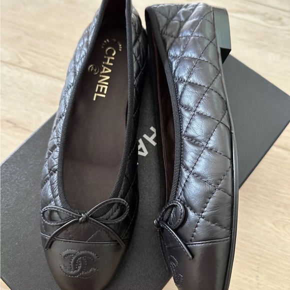 NIB CHANEL Black Aged Calfskin Cap Toe Ballerina Flats w/ Receipt - Picture 4 of 12